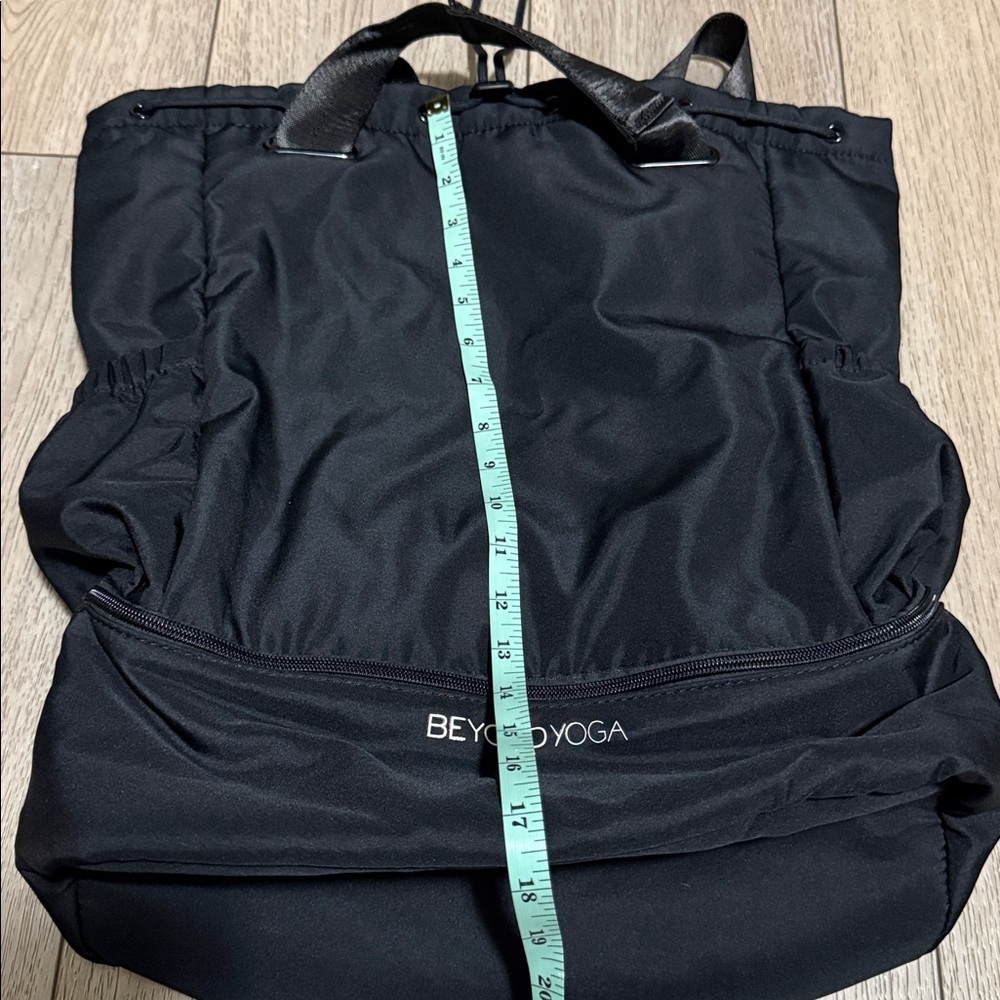 Beyond Yoga convertible gym bag - Picture 2 of 6